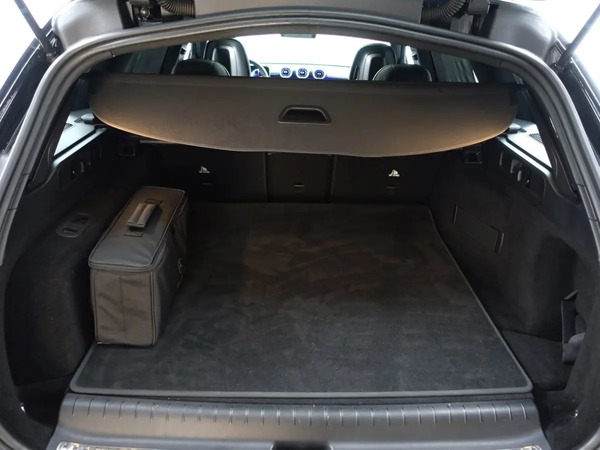 300 e AMG Line Aut- Stoel Massage, Burmester Audio, Panoramadak, 360 Camera, Elek Trekhaak, Laser Led