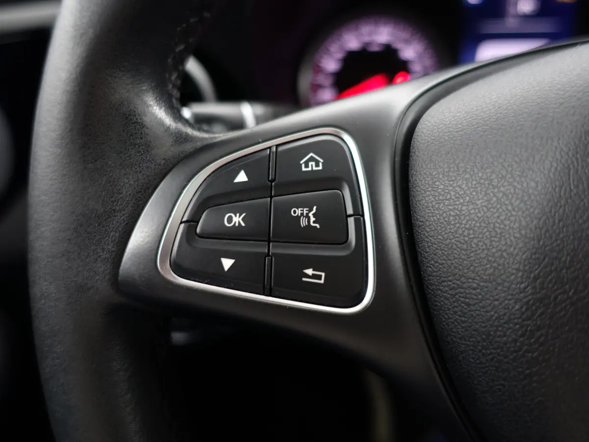 180 Prestige Aut- Panoramadak, Xenon Led, Burmester Audio, Navi, Park Assist, Sport Interieur