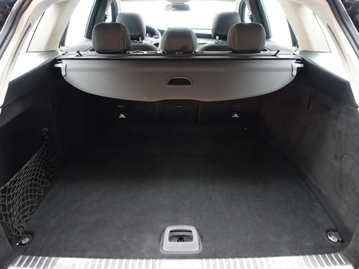 180 Prestige Aut- Panoramadak, Xenon Led, Burmester Audio, Navi, Park Assist, Sport Interieur