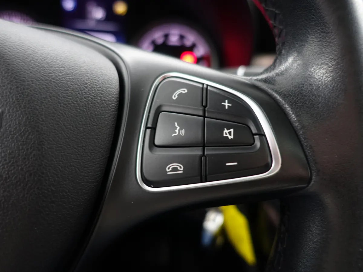180 Prestige Aut- Panoramadak, Xenon Led, Burmester Audio, Navi, Park Assist, Sport Interieur