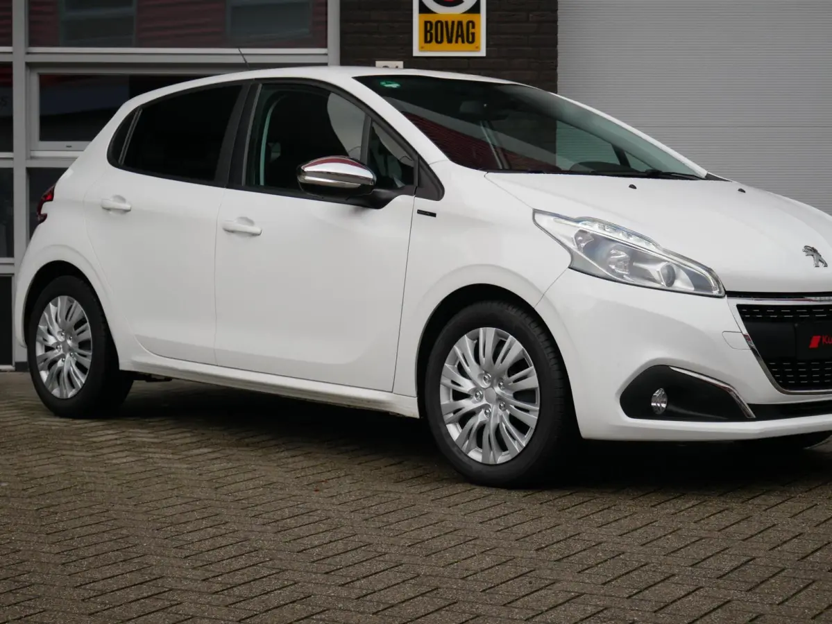 1.2 PureTech Signature Nieuwe Riem| Carplay| Stoelverwarming