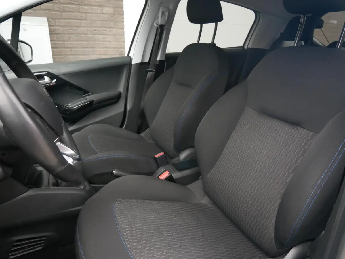1.2 PureTech Signature Nieuwe Riem| Carplay| Stoelverwarming