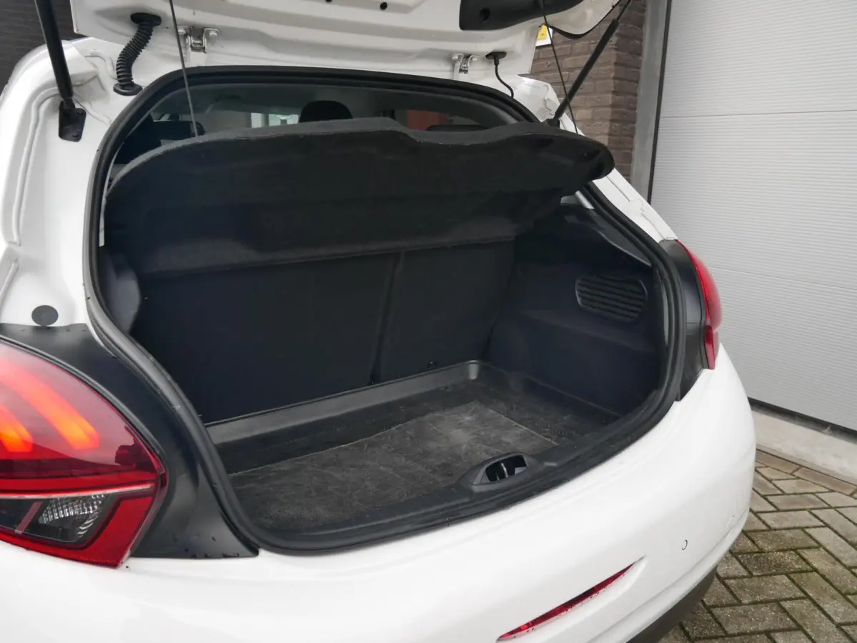 1.2 PureTech Signature Nieuwe Riem| Carplay| Stoelverwarming