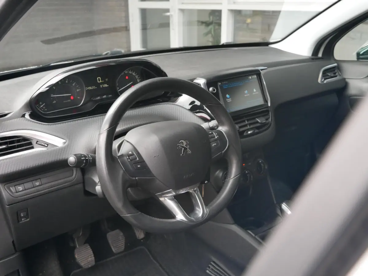 1.2 PureTech Signature Nieuwe Riem| Carplay| Stoelverwarming
