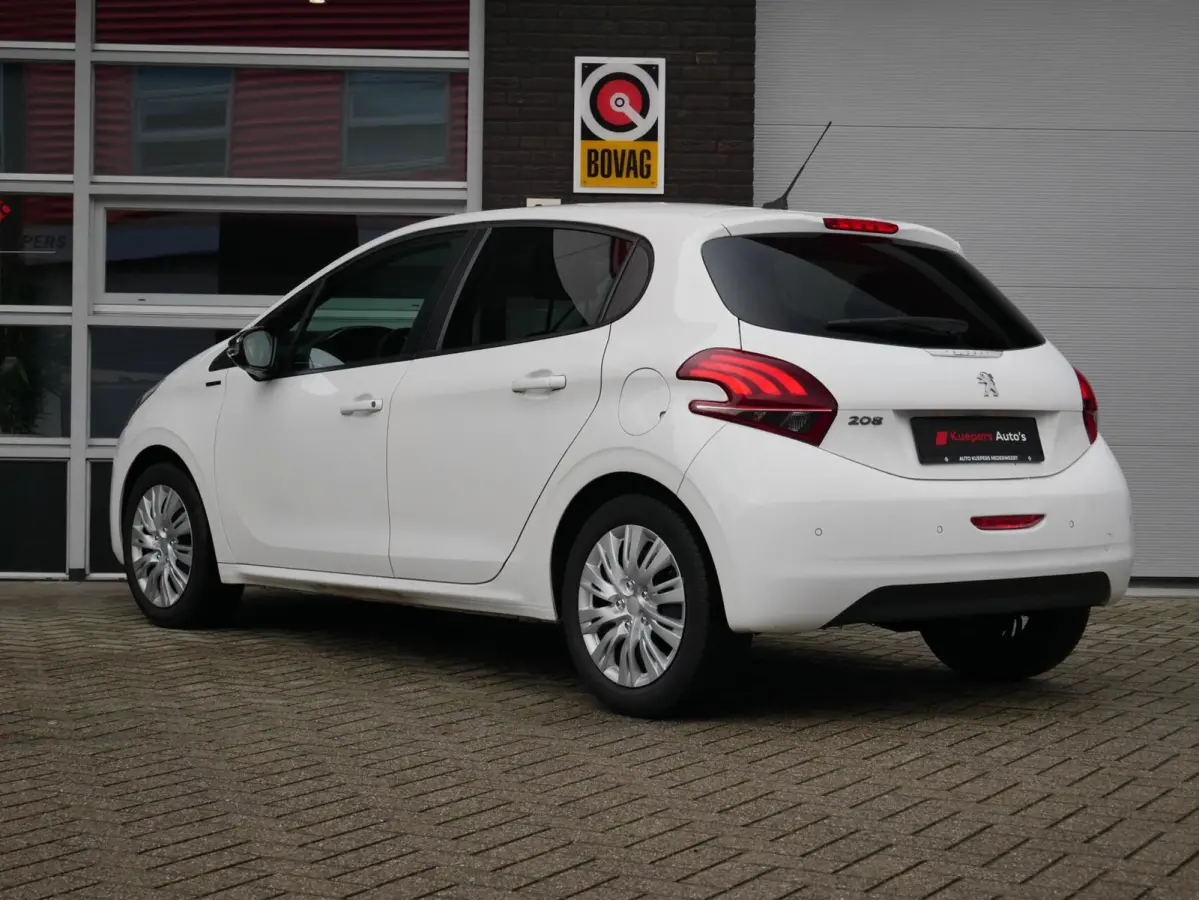 1.2 PureTech Signature Nieuwe Riem| Carplay| Stoelverwarming