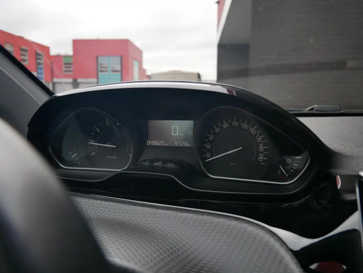 1.2 PureTech Signature Nieuwe Riem| Carplay| Stoelverwarming