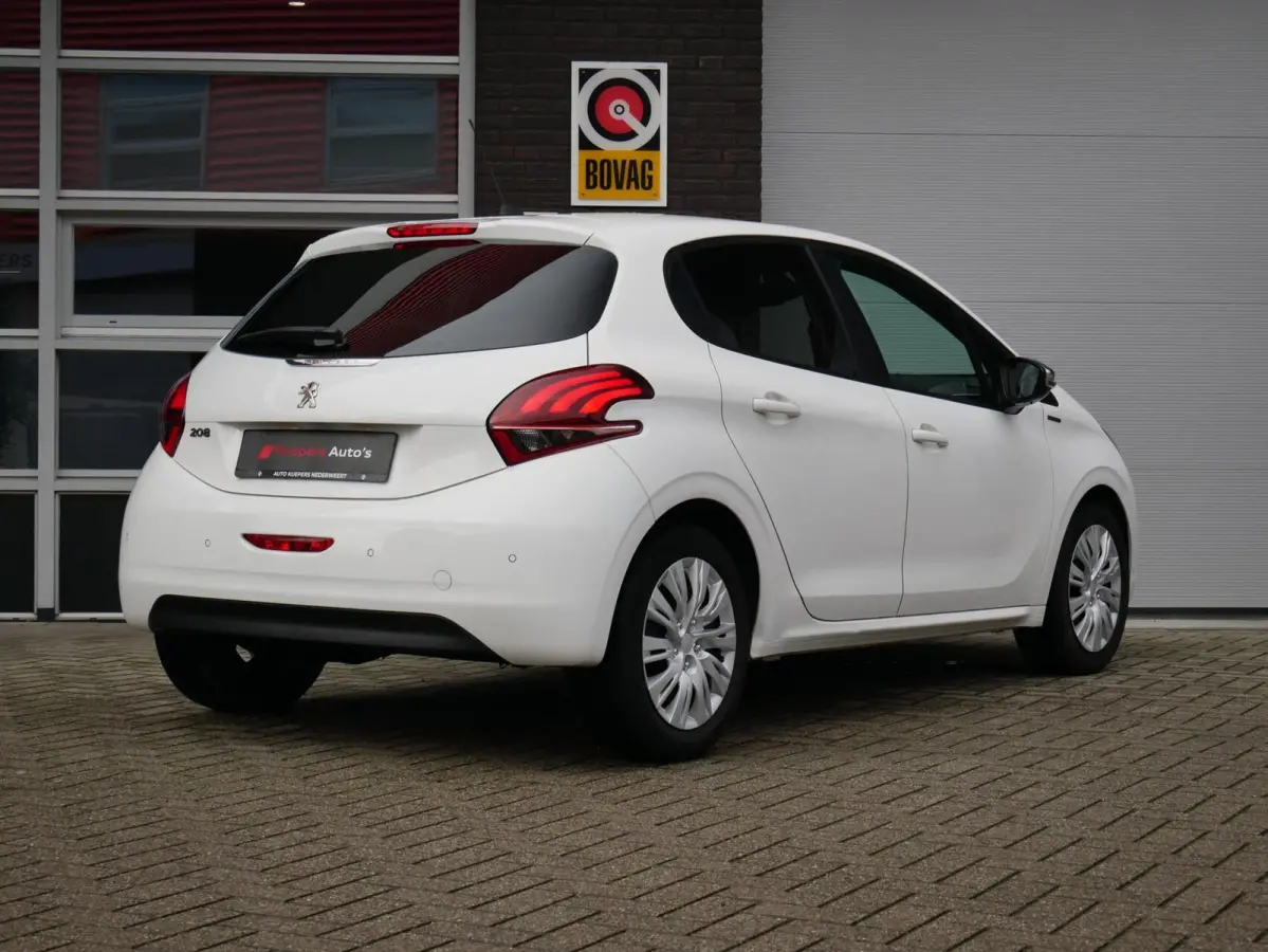 1.2 PureTech Signature Nieuwe Riem| Carplay| Stoelverwarming
