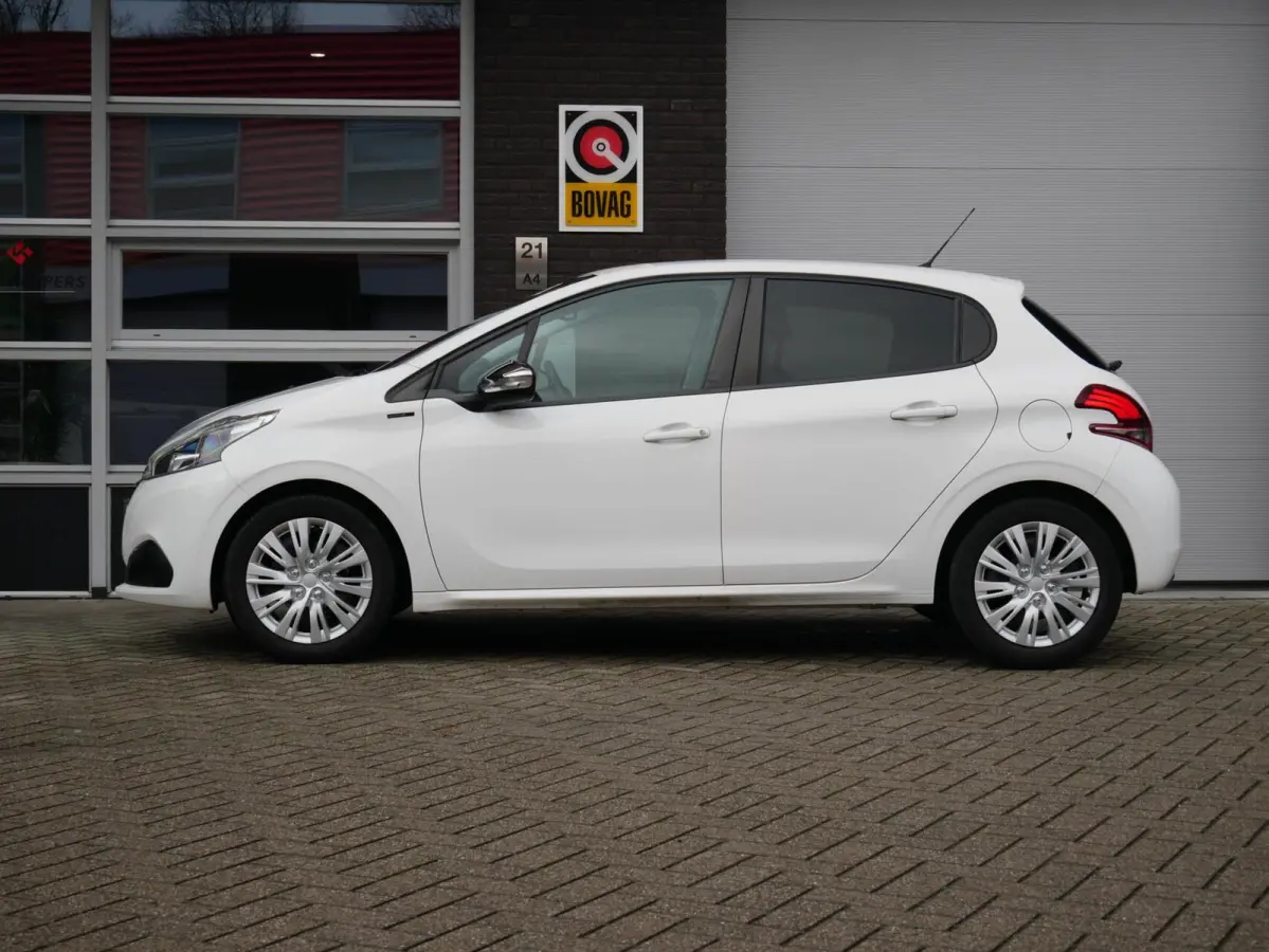 1.2 PureTech Signature Nieuwe Riem| Carplay| Stoelverwarming