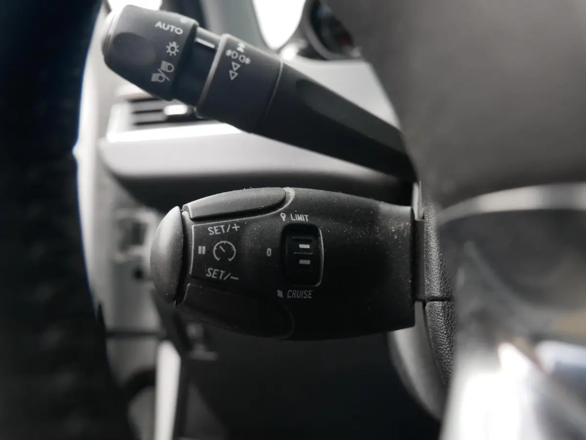 1.2 PureTech Signature Nieuwe Riem| Carplay| Stoelverwarming