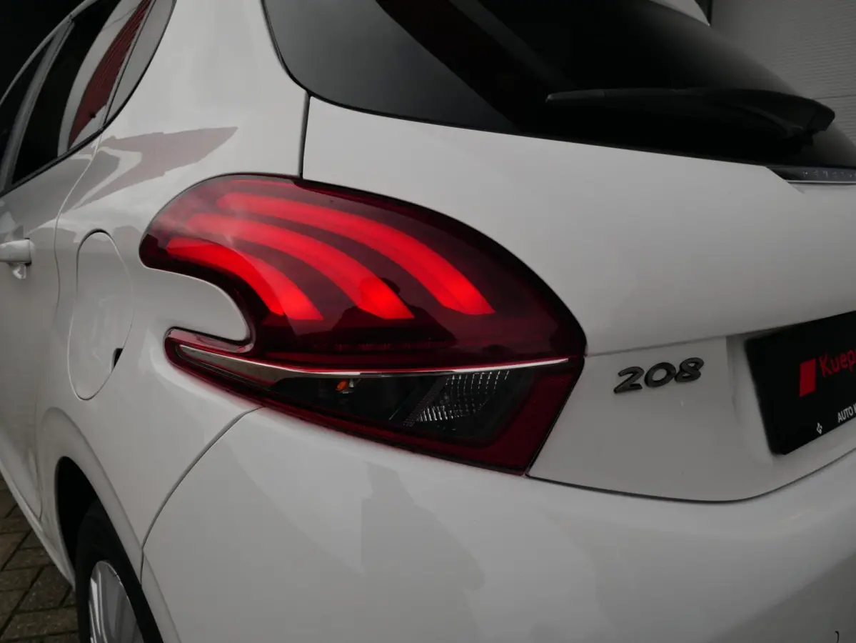 1.2 PureTech Signature Nieuwe Riem| Carplay| Stoelverwarming