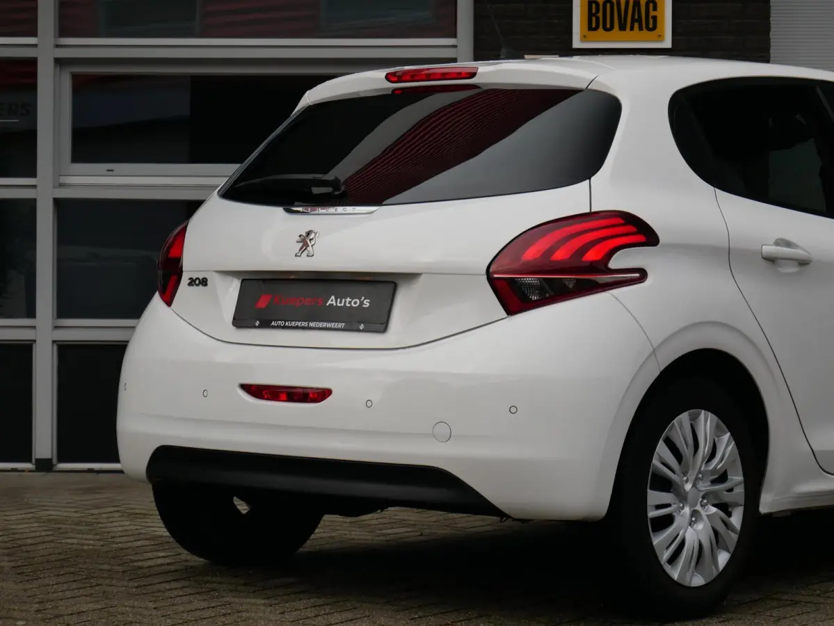 1.2 PureTech Signature Nieuwe Riem| Carplay| Stoelverwarming