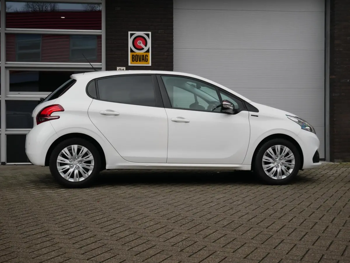 1.2 PureTech Signature Nieuwe Riem| Carplay| Stoelverwarming
