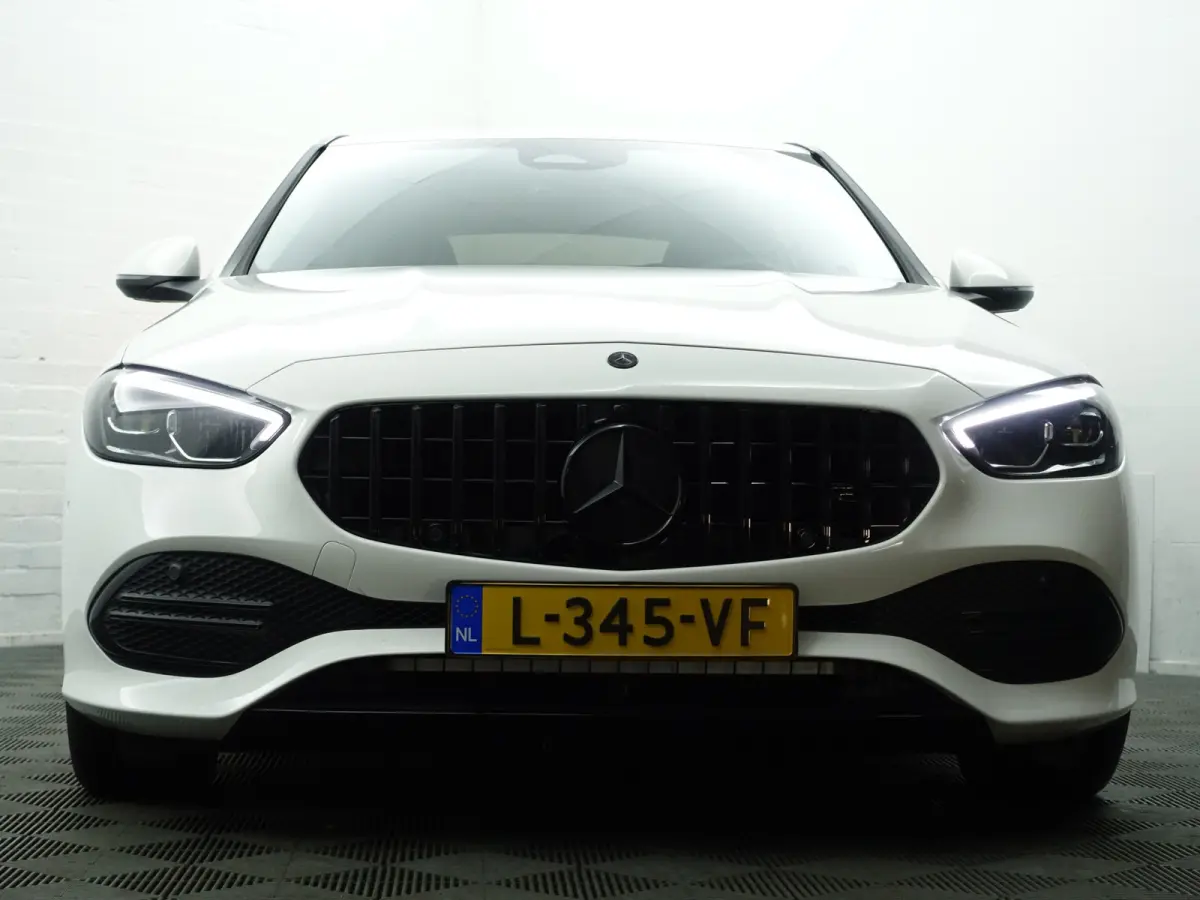 200 AMG Night Edition Aut- Sfeerverlichting, Camera, Xenon Led, Carplay, Lane Assist, Park Assist