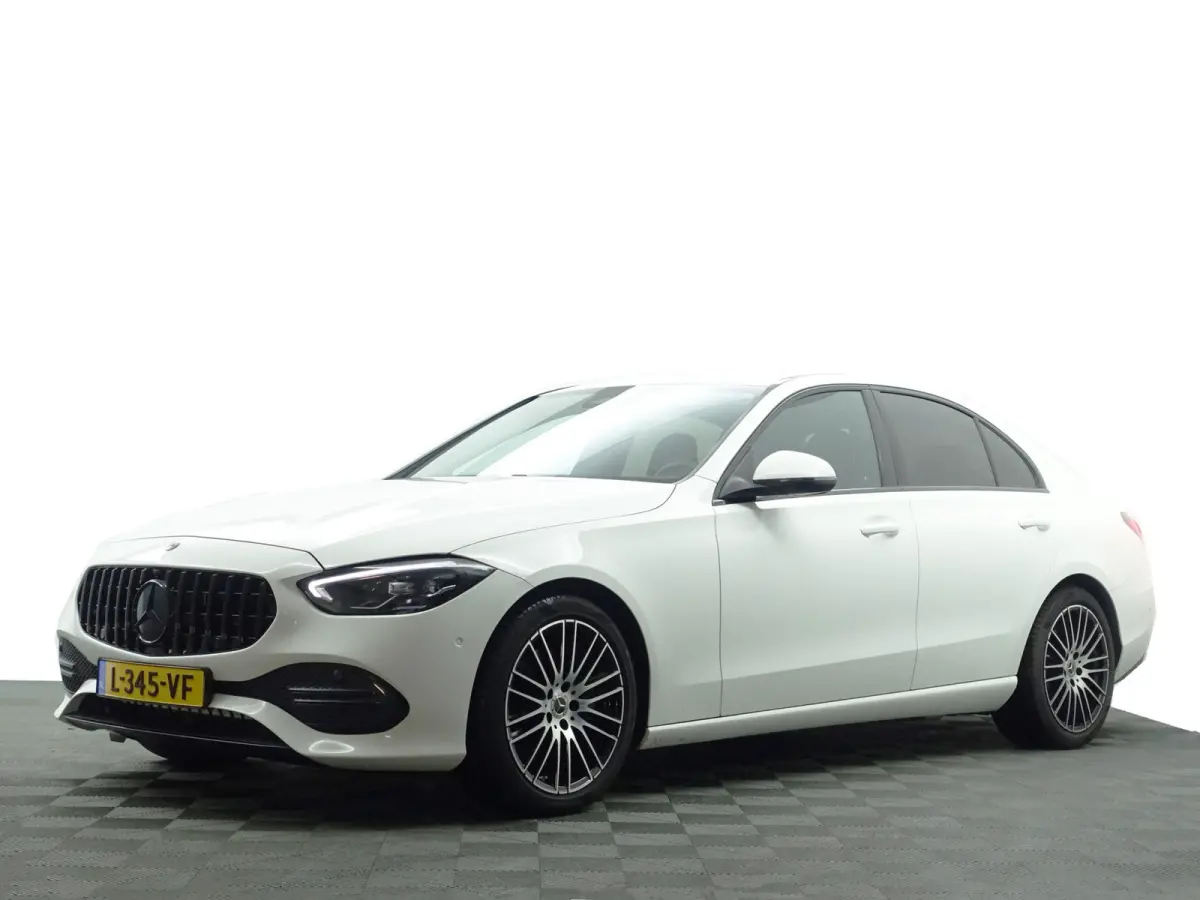 200 AMG Night Edition Aut- Sfeerverlichting, Camera, Xenon Led, Carplay, Lane Assist, Park Assist