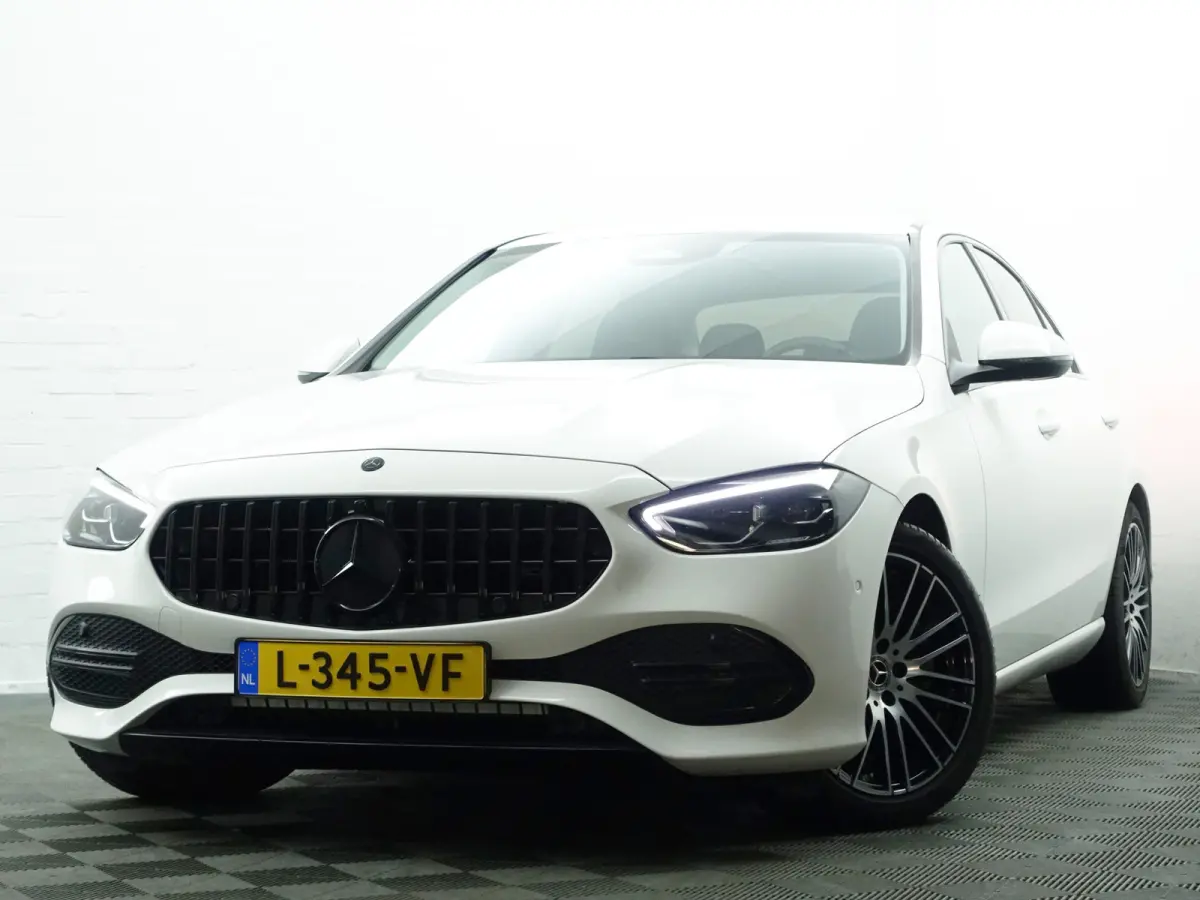 200 AMG Night Edition Aut- Sfeerverlichting, Camera, Xenon Led, Carplay, Lane Assist, Park Assist
