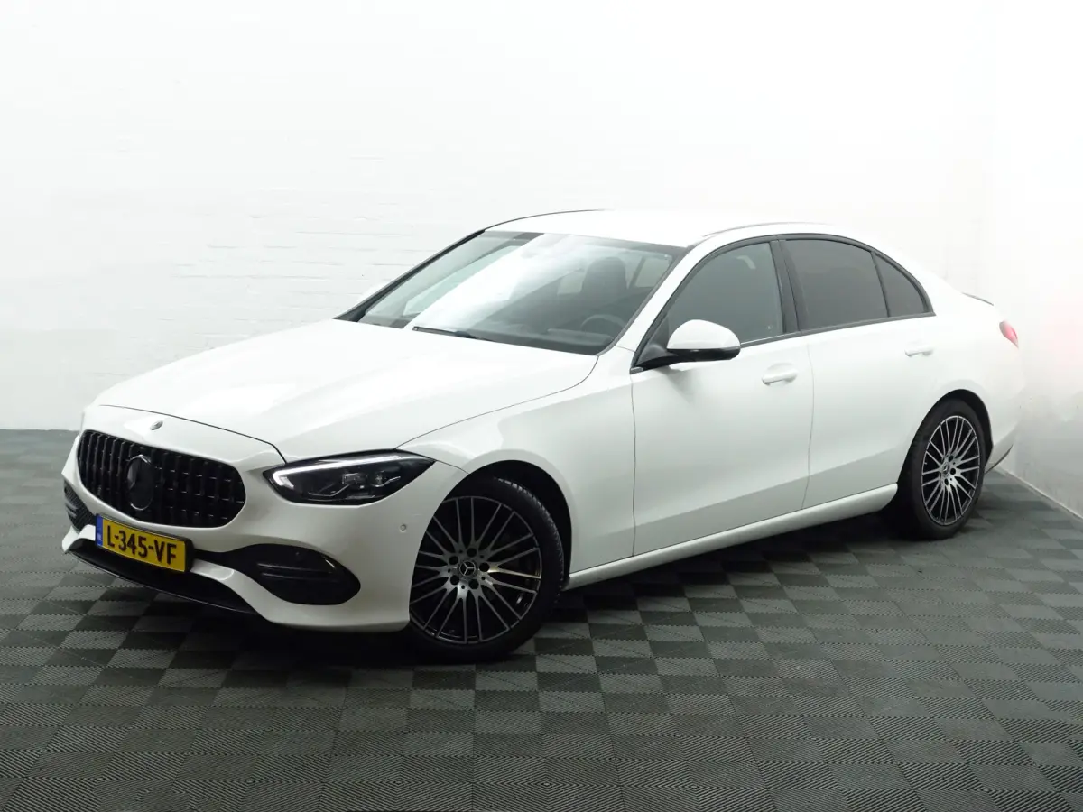 200 AMG Night Edition Aut- Sfeerverlichting, Camera, Xenon Led, Carplay, Lane Assist, Park Assist
