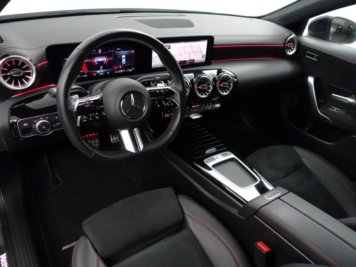 250 e AMG Line Aut- Facelift, 360 camera, Stoplicht camera, Burmester Audio, Panoramadak, Sfeerverlichting