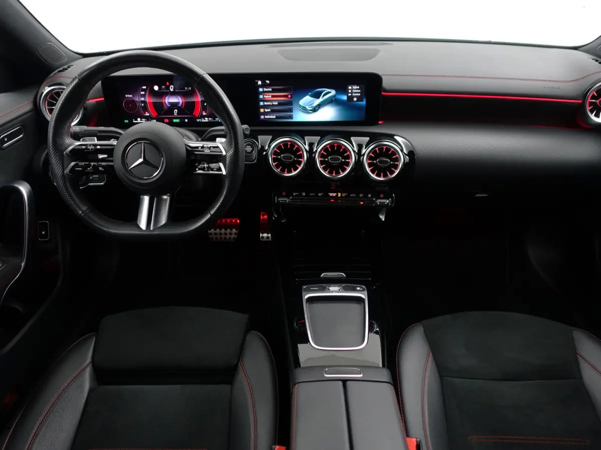250 e AMG Line Aut- Facelift, 360 camera, Stoplicht camera, Burmester Audio, Panoramadak, Sfeerverlichting