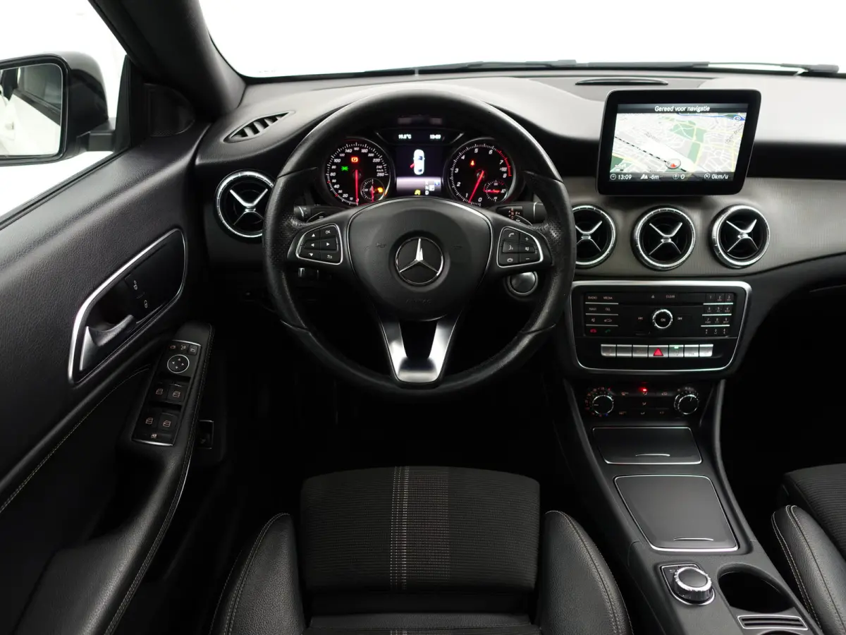 180 AMG Premium Aut- Panoramadak, Camera, Sfeerverlichting, keyless, Stoelverwarming, Sport Interieur