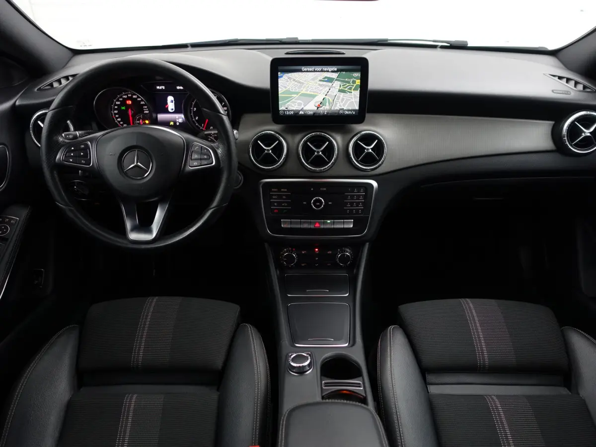 180 AMG Premium Aut- Panoramadak, Camera, Sfeerverlichting, keyless, Stoelverwarming, Sport Interieur