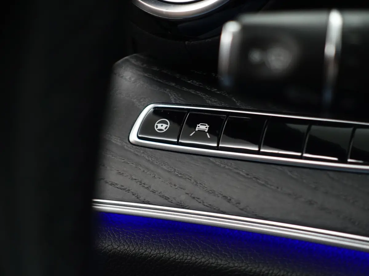 300 e AMG Night Edition Aut- Memory Seats, Sfeerverlichting, 360 Camera, CarPlay, Android Auto, Burmester Audio