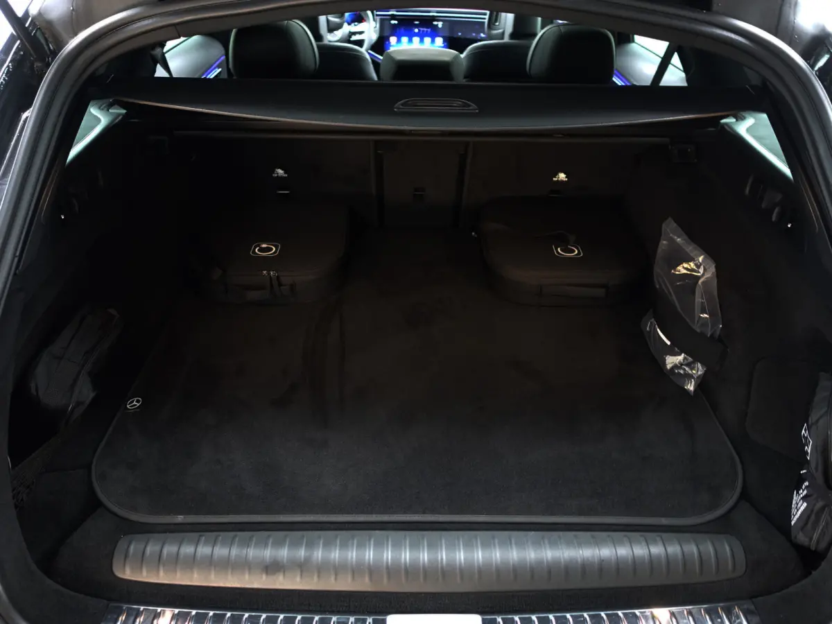 300 e AMG Premium Plus- MBUX Hyperscreen, Burmester Surround Sound, Head Up, Elek Trekhaak