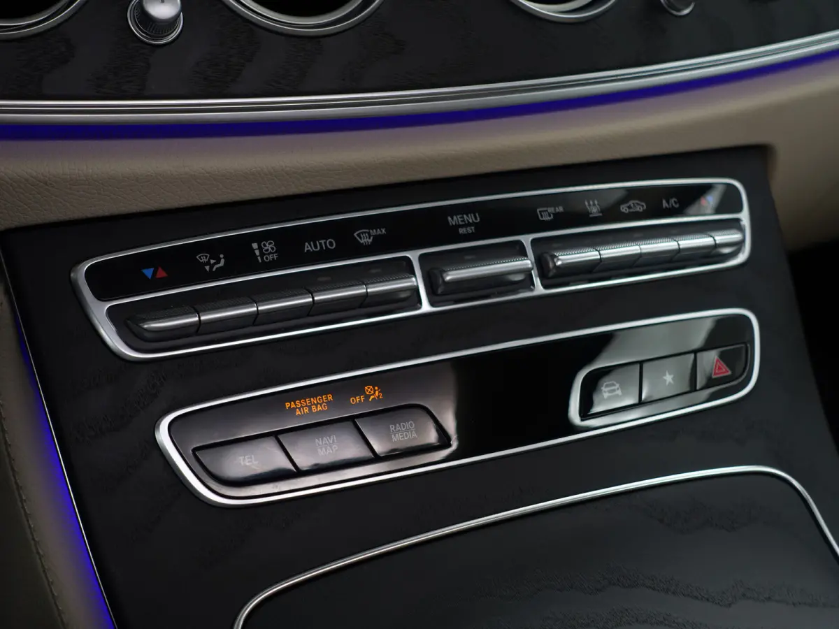 300 e Premium Plus Aut- Panoramadak, Memory Seats, Head Up, 360 Camera, Burmester Audio