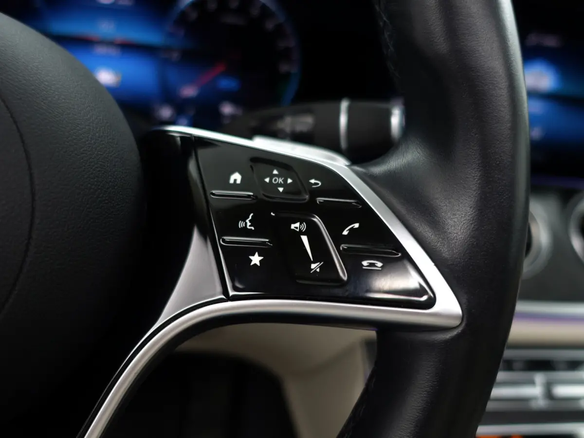 300 e Premium Plus Aut- Panoramadak, Memory Seats, Head Up, 360 Camera, Burmester Audio