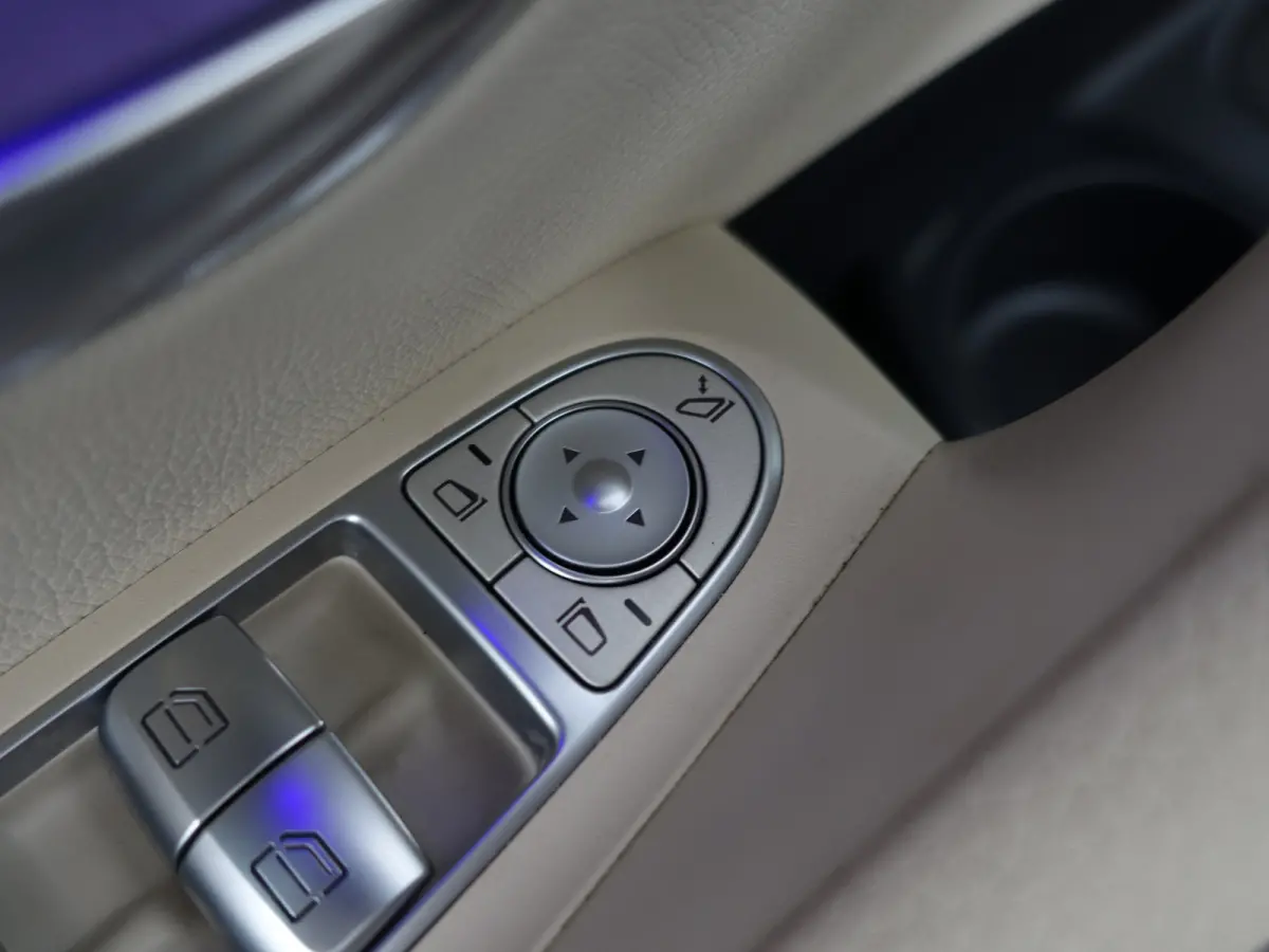 300 e Premium Plus Aut- Panoramadak, Memory Seats, Head Up, 360 Camera, Burmester Audio