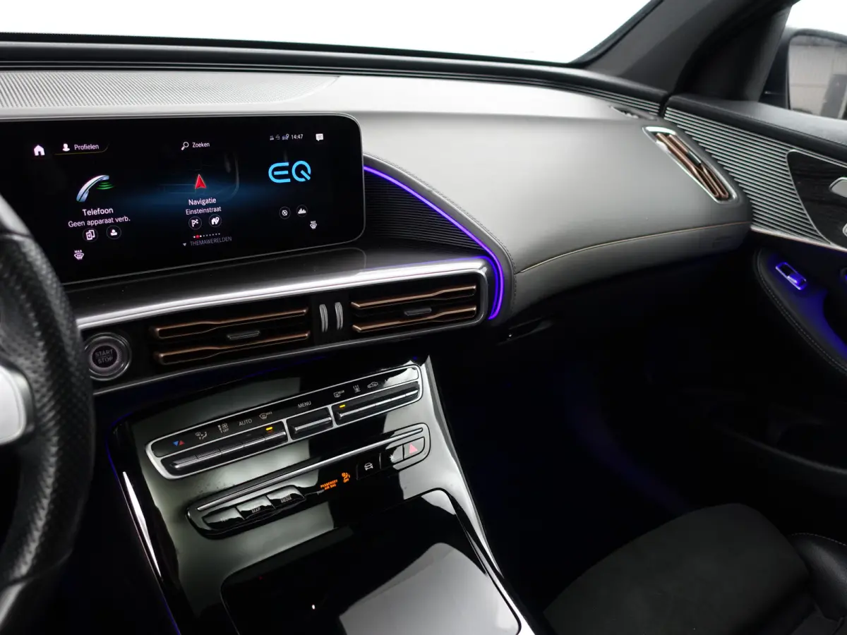 400 4MATIC Premium Plus 80 kWh- Schuifdak, Memory Seats, Carplay, Android Auto, Sfeerverlichting, 360 Camera