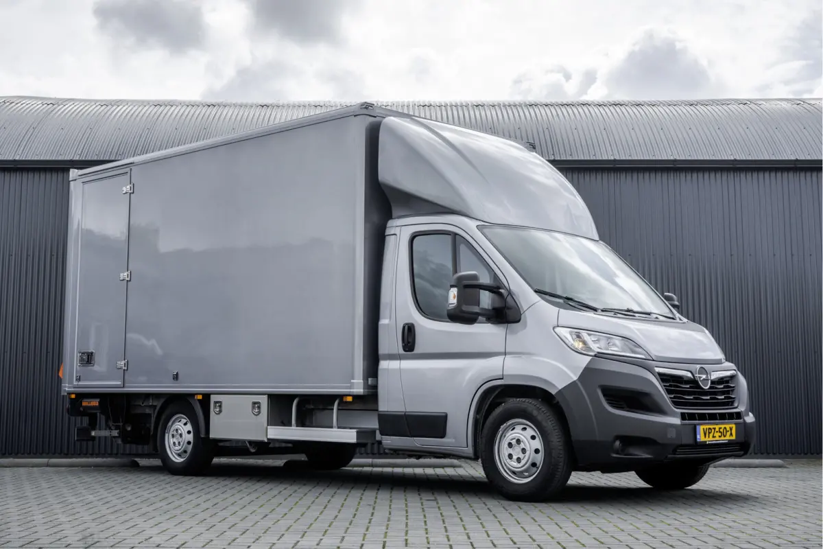 **Bakwagen met laadklep | Euro 6 | 165 PK | Cruise | Camera | Airco**