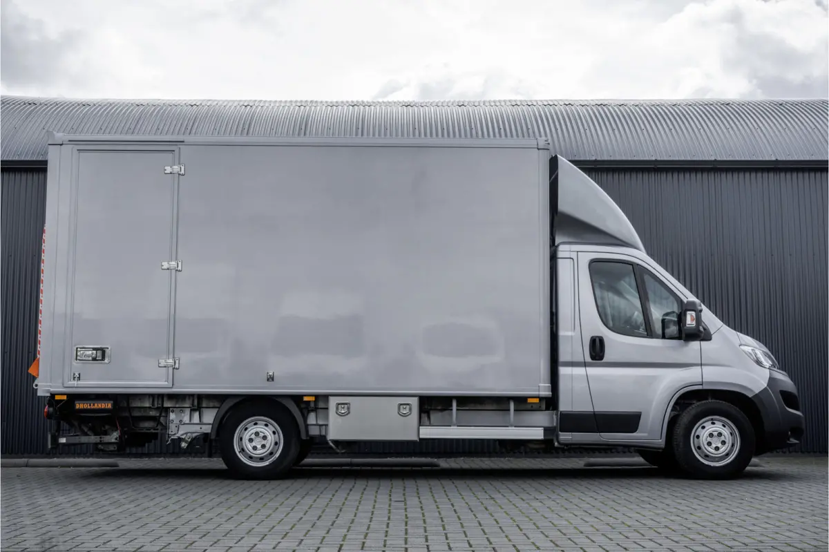 **Bakwagen met laadklep | Euro 6 | 165 PK | Cruise | Camera | Airco**