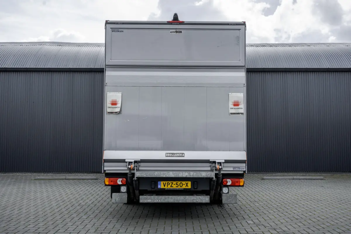 **Bakwagen met laadklep | Euro 6 | 165 PK | Cruise | Camera | Airco**