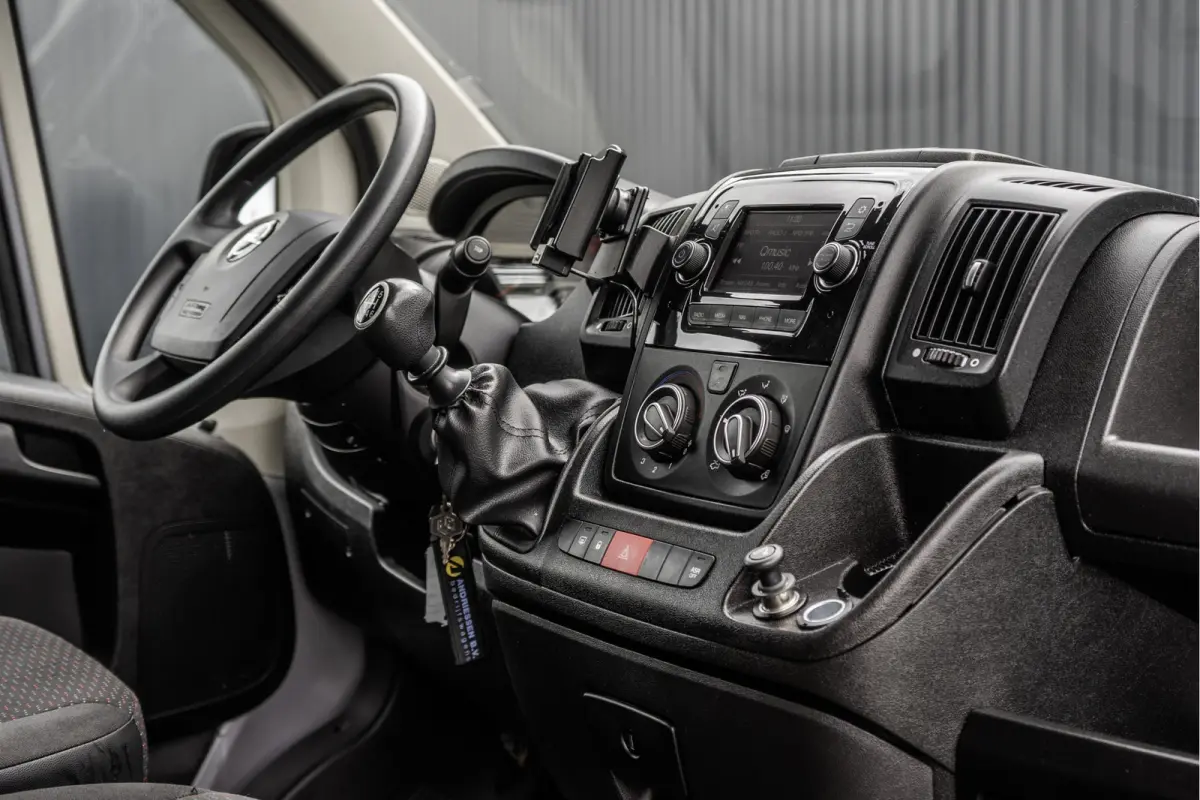 **Bakwagen met laadklep | Euro 6 | 165 PK | Cruise | Camera | Airco**