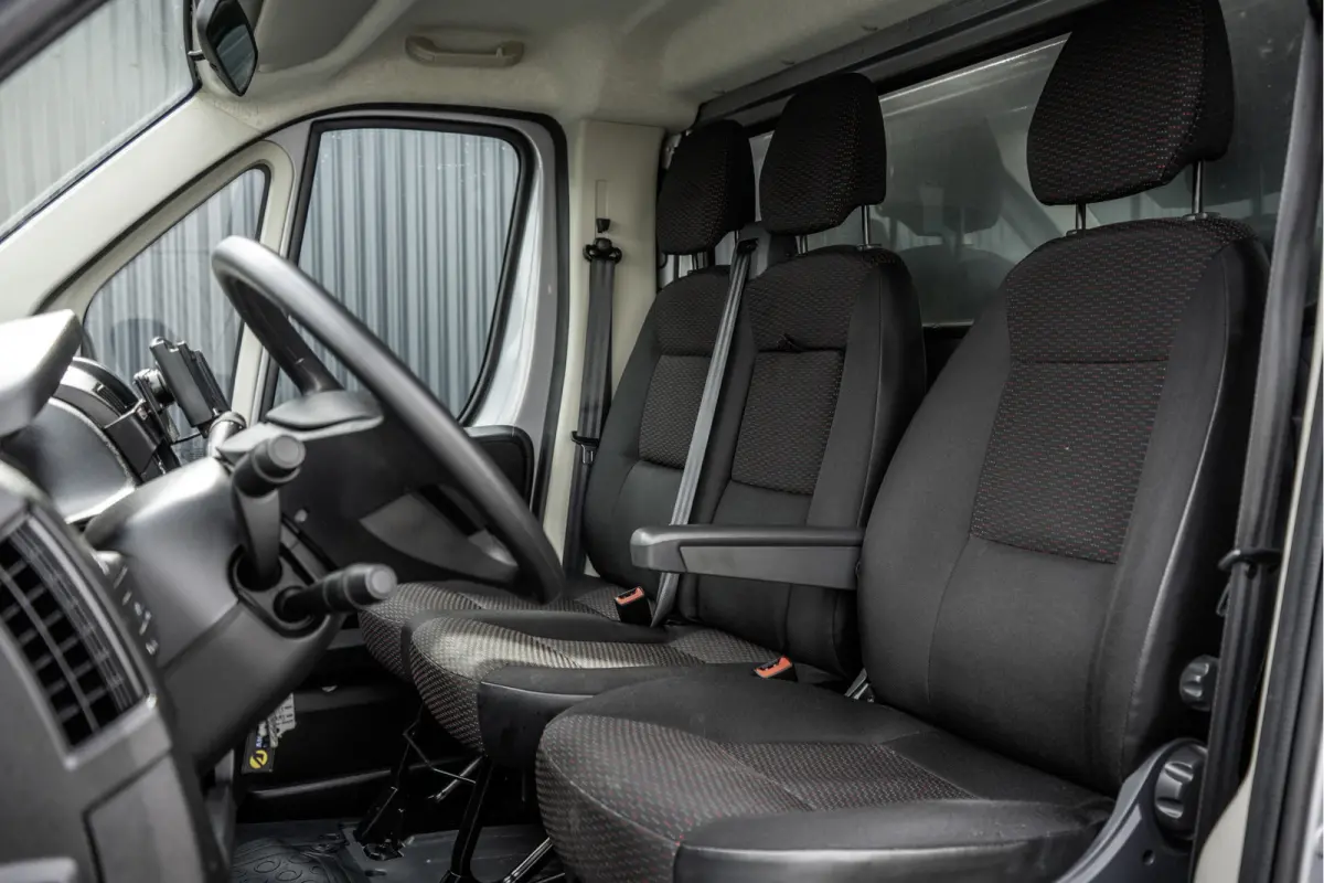 **Bakwagen met laadklep | Euro 6 | 165 PK | Cruise | Camera | Airco**