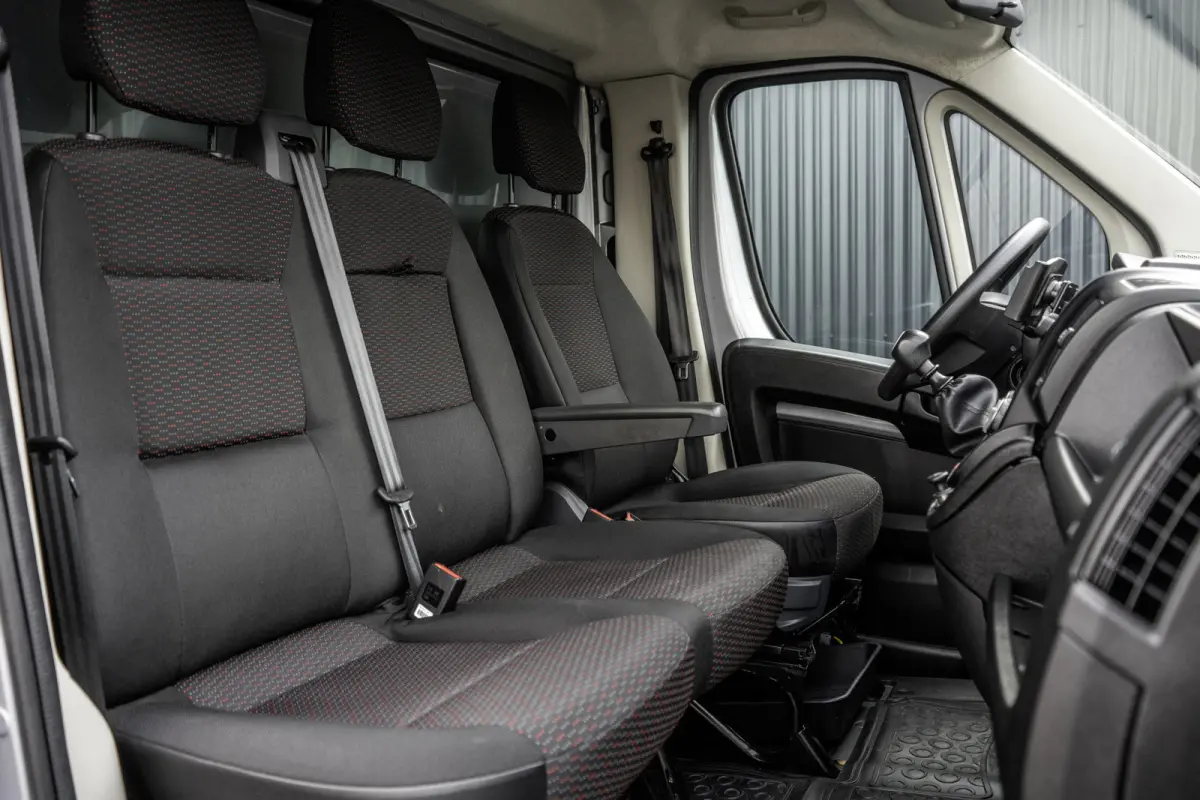 **Bakwagen met laadklep | Euro 6 | 165 PK | Cruise | Camera | Airco**