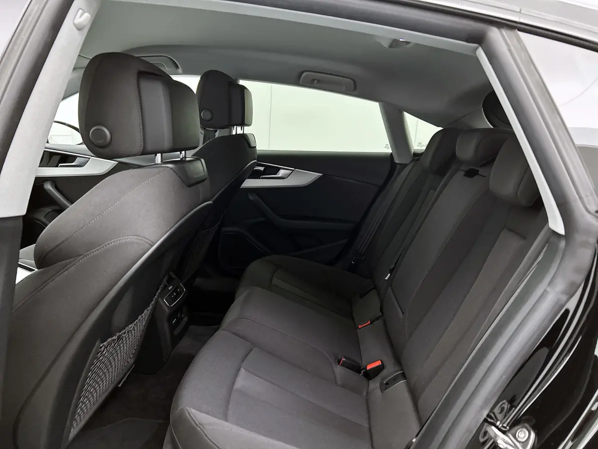 35 TFSI Business edition Automaat (GROOT-NAVIGATIE, LED, CARPLAY, SPORTSTOELEN, ELEKT. ACHTERKLEP)