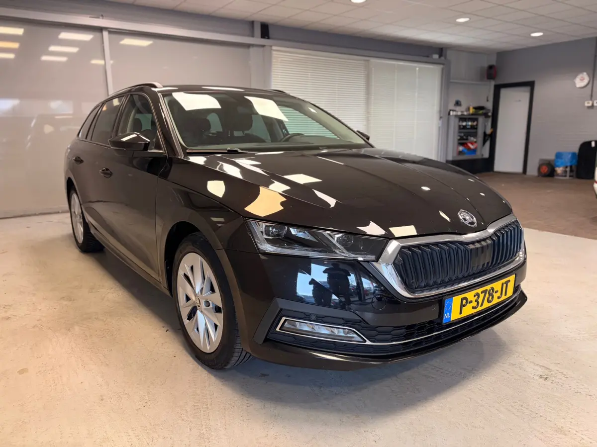 1.5 e-TSI Business Edition Plus | LED | NAVI | TREKHAAK |