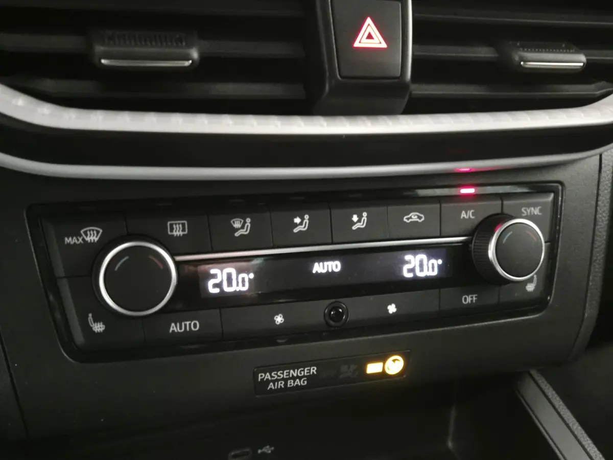 1.0 EcoTSI Style Business Connect | ECC | LM Velgen | Android Auto/ Apple CarPlay | Stoelverwarming |