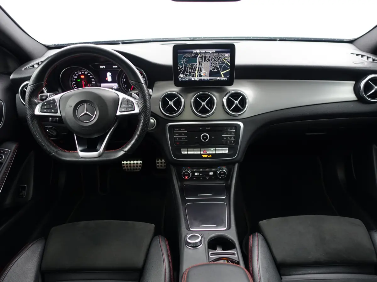 180 AMG Night Edition Aut- Panoramadak, Sfeerverlichting, Camera, Dynamic Select, Keyless, Xenon Led