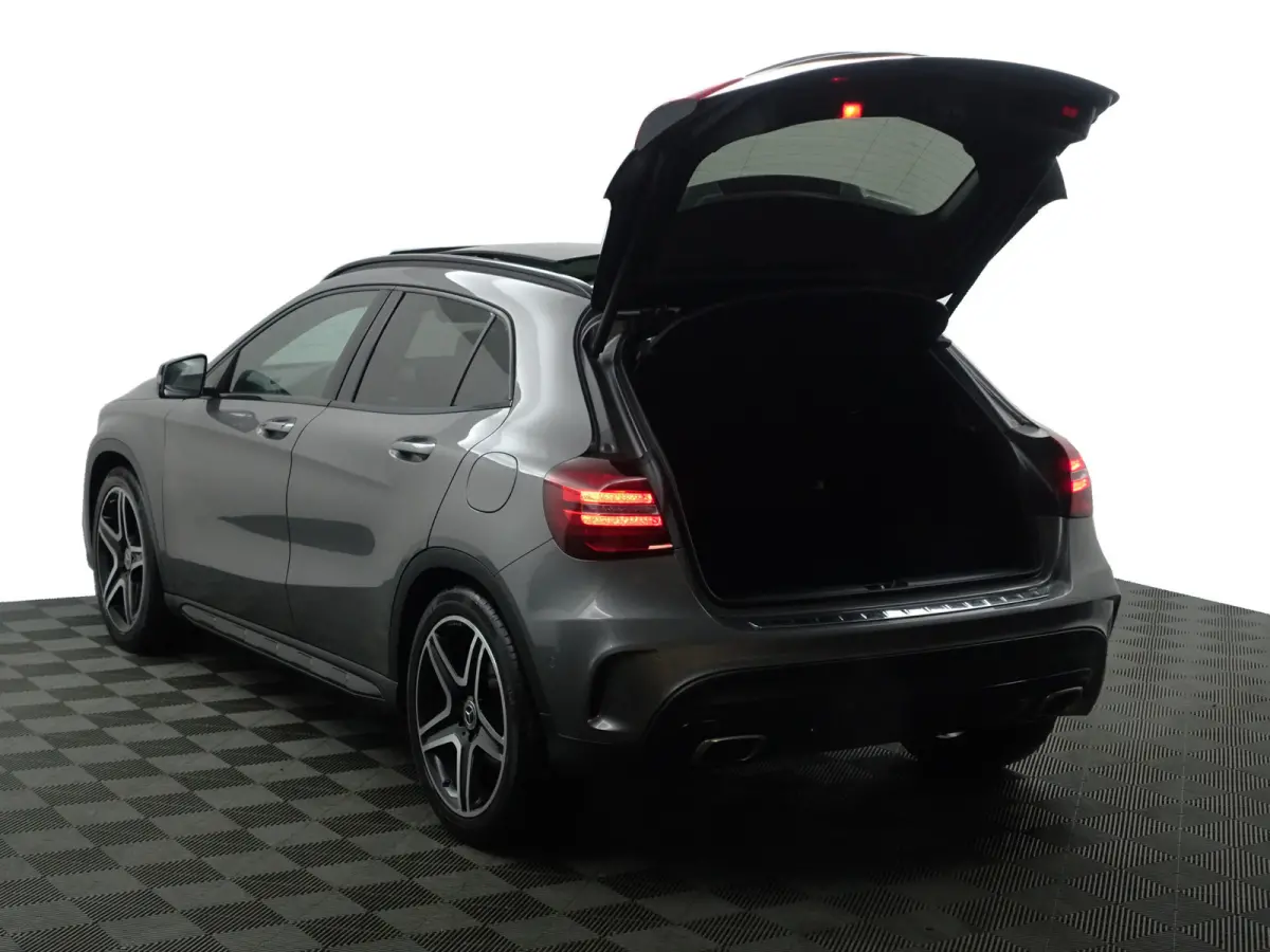 180 AMG Night Edition Aut- Panoramadak, Sfeerverlichting, Camera, Dynamic Select, Keyless, Xenon Led