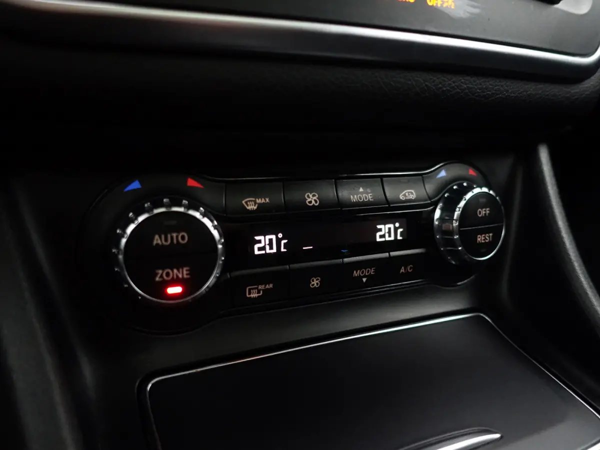 180 AMG Night Edition Aut- Panoramadak, Sfeerverlichting, Camera, Dynamic Select, Keyless, Xenon Led