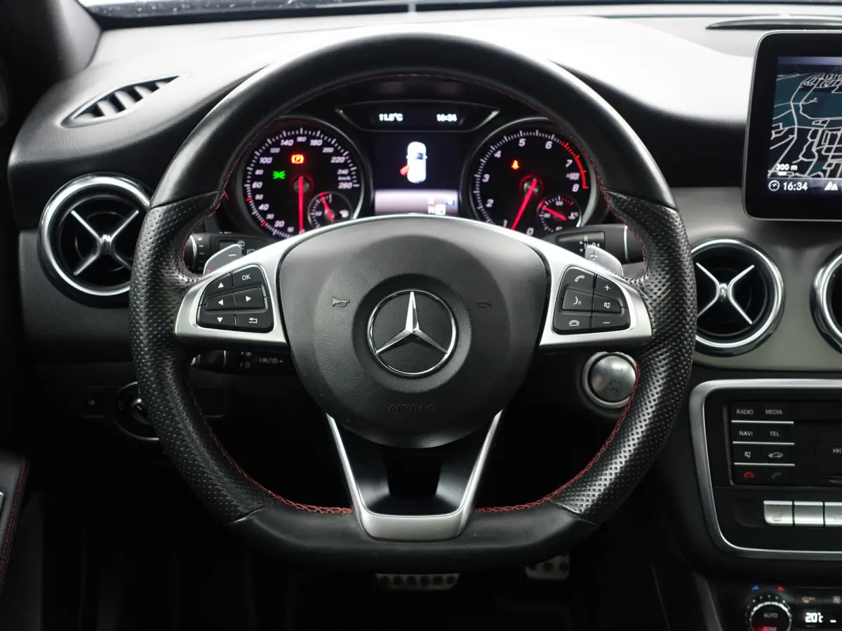 180 AMG Night Edition Aut- Panoramadak, Sfeerverlichting, Camera, Dynamic Select, Keyless, Xenon Led