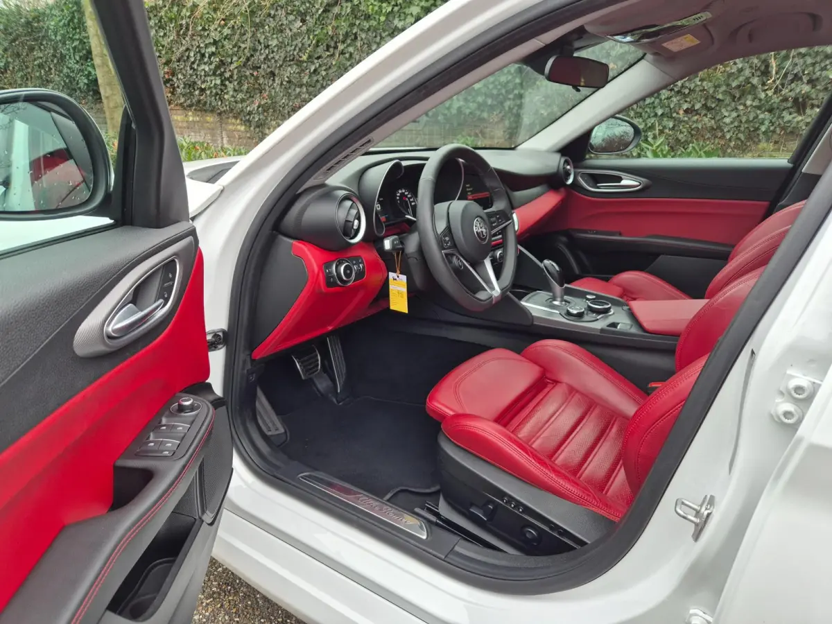 2.0 T AWD Veloce 280 PK Automaat Line Assist Camera Rood Leder Stuurverwarming