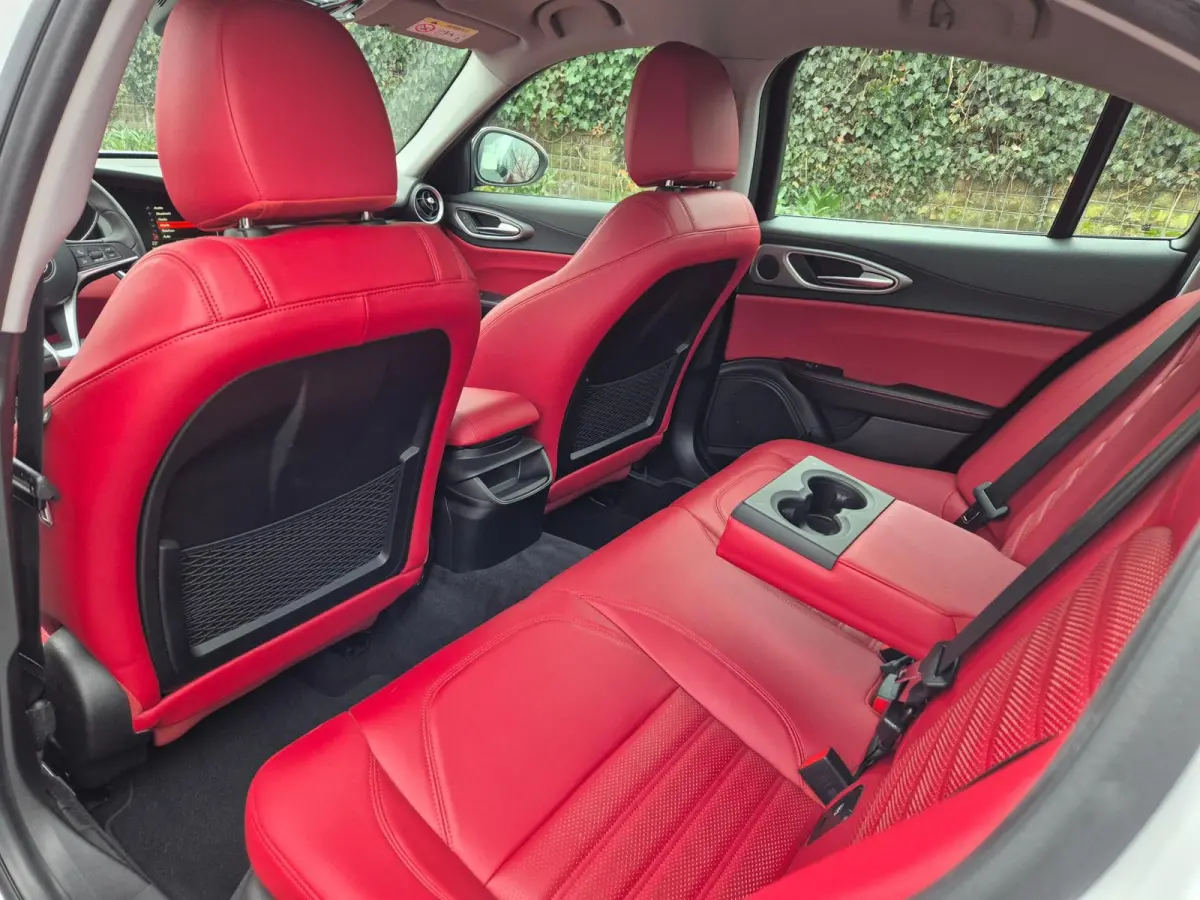 2.0 T AWD Veloce 280 PK Automaat Line Assist Camera Rood Leder Stuurverwarming