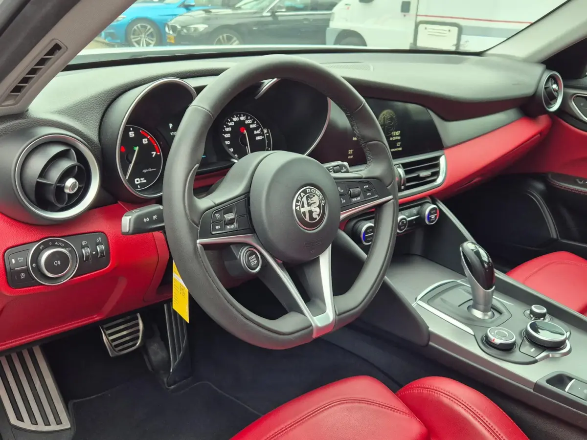 2.0 T AWD Veloce 280 PK Automaat Line Assist Camera Rood Leder Stuurverwarming
