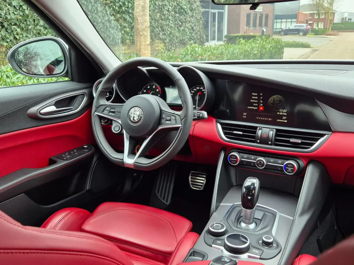 2.0 T AWD Veloce 280 PK Automaat Line Assist Camera Rood Leder Stuurverwarming