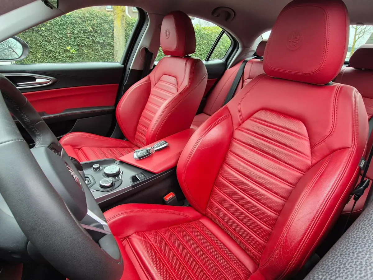 2.0 T AWD Veloce 280 PK Automaat Line Assist Camera Rood Leder Stuurverwarming
