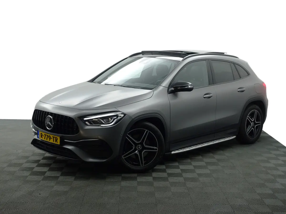 200 AMG Night Edition Aut- Designo Mountaingrijs Magno, Panoramadak, Carbon Treeplanken, Sfeerverlichting