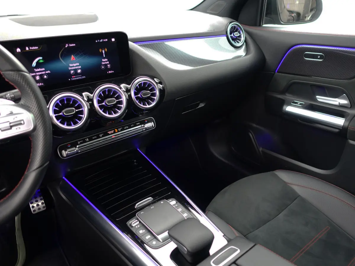 200 AMG Night Edition Aut- Designo Mountaingrijs Magno, Panoramadak, Carbon Treeplanken, Sfeerverlichting